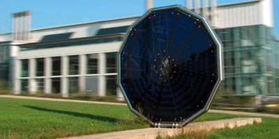 Skulptur Sonnenscheibe vor dem Gebäude der Ingenieurwissenschaften